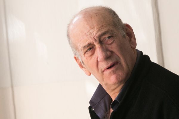 העסקה התקבלה חלקית: אולמרט יישב חודש נוסף