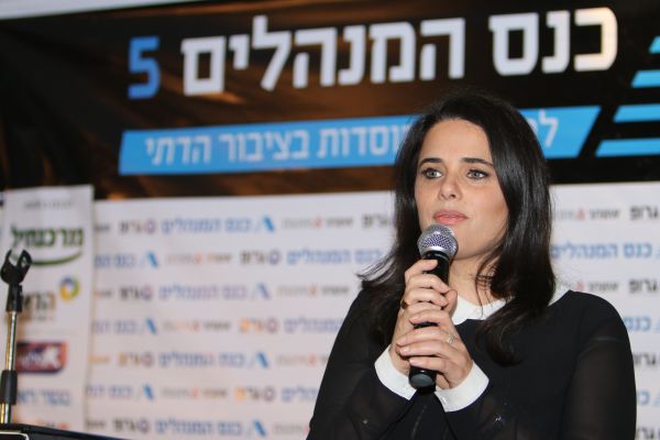 השרה שקד: "יש בעיה עם שר הבטחון"