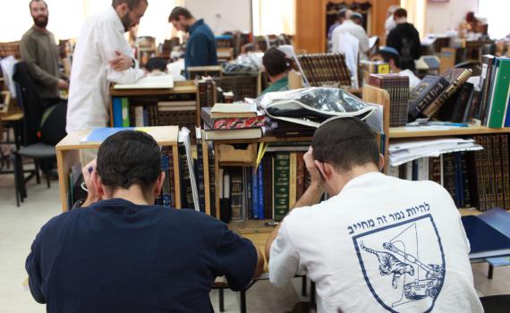 מול מדעי הרוח הקורסים, הישיבות שוברות שיאים