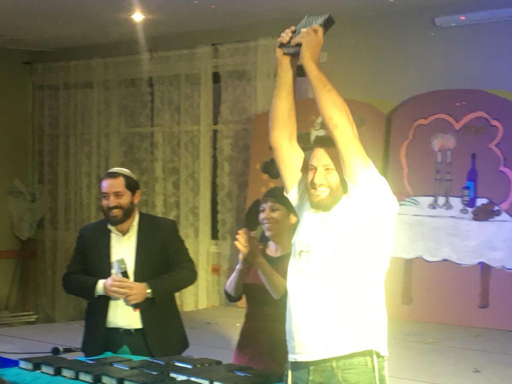 מרגש: 20 יהודים חדשים חגגו מסיבת סידור