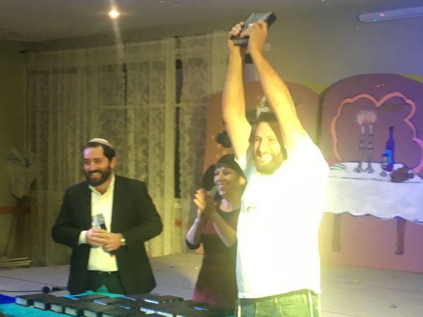 מרגש: 20 יהודים חדשים חגגו מסיבת סידור