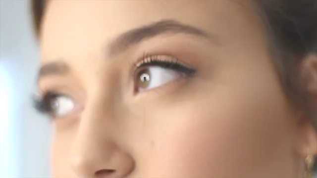 בואי בשלום – רועי ידיד 'מגייר' את כריסטינה פרי