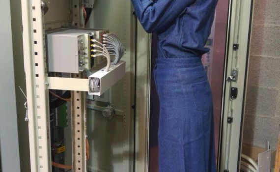 חידוש עולמי: בגדי עבודה לשטח – לטכנאיות דתיות