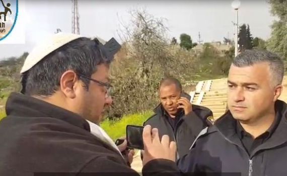 צפו; בן גביר עוכב לחקירה והתעמת עם השוטרים