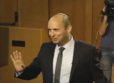 שר בהפתעה: בנט הותקל על ידי הורים ומורים; צפו