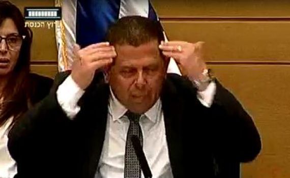 איתן כבל "חושף": "יש לי שכל לפעמים"; צפו