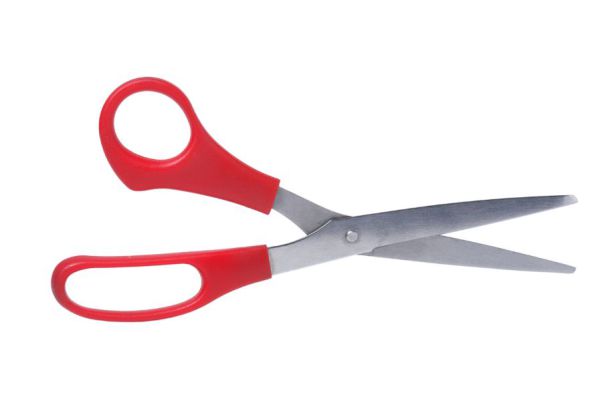 מזעזע: ביצעה לבנה ברית מילה עם מספריים