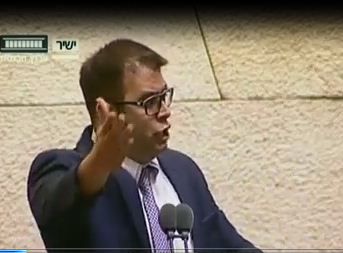 צפו: חזן מתפוצץ על חברי הכנסת הערבים