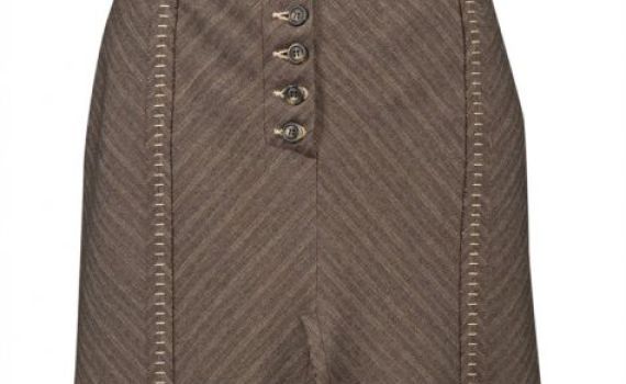 מה יותר גרוע: חצאית מעל הברך או מכנסיים?