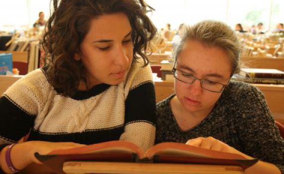 תורתן אומנותן: בנות מדרשה: הכירו בנו כאברכים