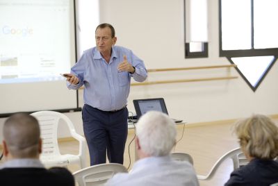 "הוא קרא לי חוצפנית מול 70 תלמידים"