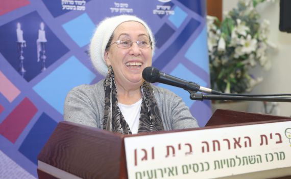 "האישה נושאת אחריות הלכתית לא פחות מהגבר"