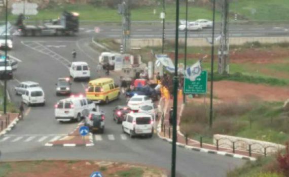 ארבעה פצועים בפיגוע משולב בכניסה לקריית ארבע