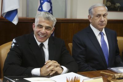 קואליציית הימין נחלשת, לפיד ובנט נצמדים לנתניהו