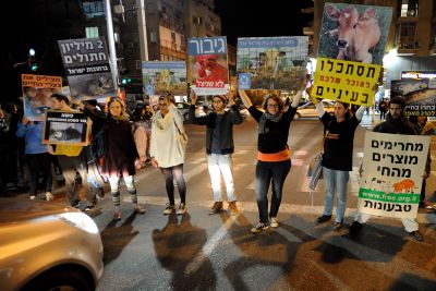 צמחוניים? קודם כל תפסיקו "לאכול" בני אדם