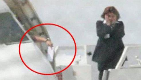 חוטף המטוס המצרי נעצר; נפגש עם גרושתו