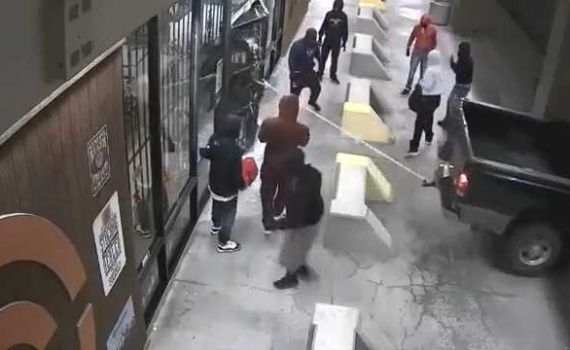 שוד נועז ביוסטון: כך רוקנו חנות נשק. צפו