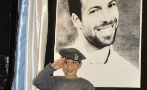 30 לנפילת רס"ן אליאב גלמן. בנו יאיר הצדיע לו