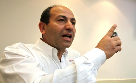 חשד: רמי לוי ריגל אחרי בעלי פורטל הדף היומי