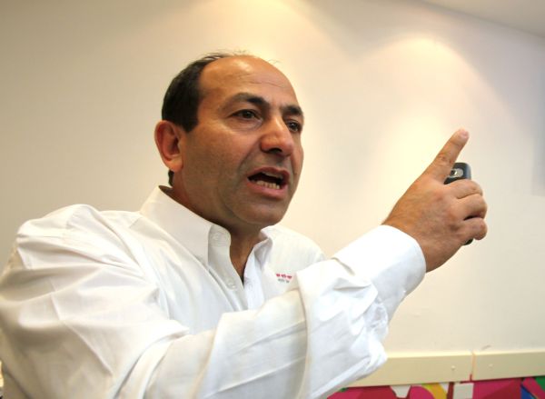 חשד: רמי לוי ריגל אחרי בעלי פורטל הדף היומי