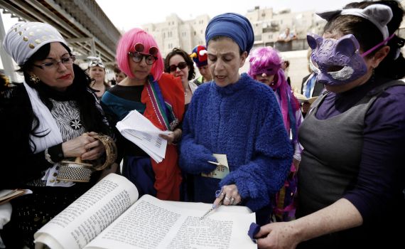 נשים שקוראות מגילה לא יברכו "על מקרא מגילה"?