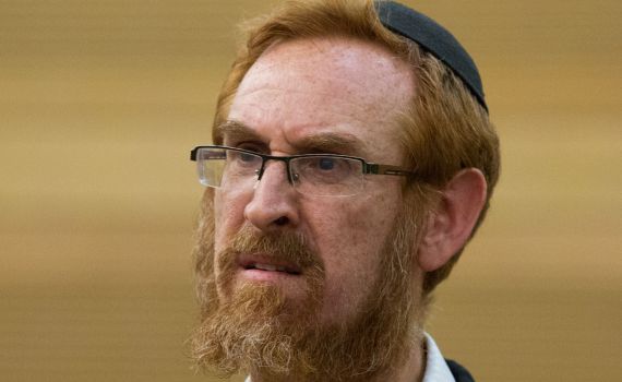 "לא תפקידכם לדחוף את האף ולפקח על הטבילה!"