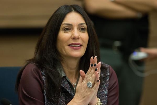 "זכותה לצאת מהאולם": תמיכה מפתיעה במירי רגב