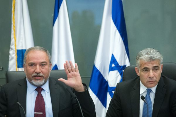 אידר: ליברמן לשר בטחון? "זה אידיוטיזם צרוף!"