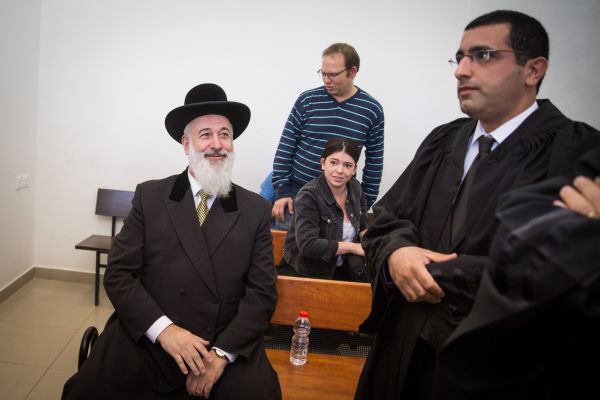 נפתח משפטו של הרב מצגר: 'מדובר במגה תיק'