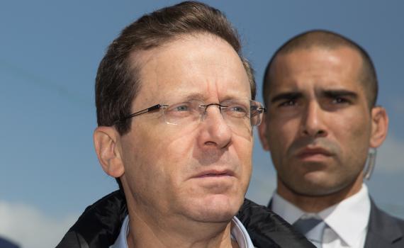 הפוליטיקאי השני: בדיקה גם נגד בוז'י הרצוג