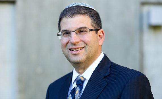 הרב לאו לוקח אחריות על מי שלא תטבול בגללו?