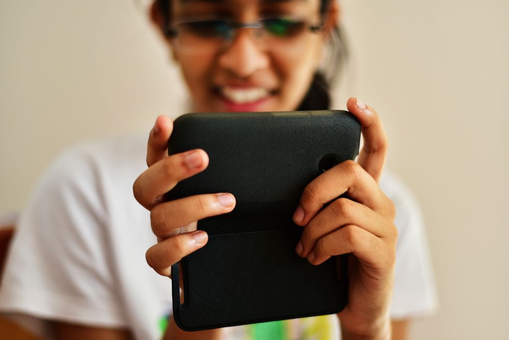 הדיינים קבעו: האישה לא בגדה בבעלה בפייסבוק