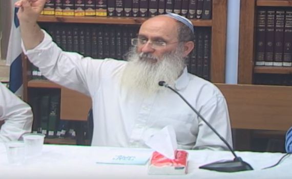 מתכוננים לחג: ליל הסדר עם הרב אורי שרקי. צפו