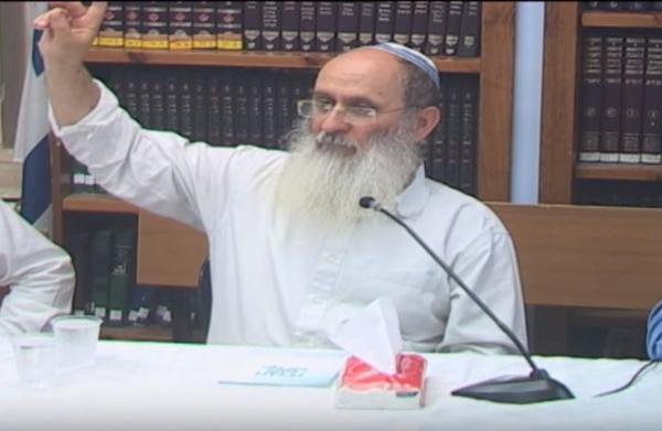 מתכוננים לחג: ליל הסדר עם הרב אורי שרקי. צפו