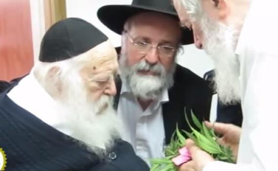 בורא מיני סמים: צפו ברב קנייבסקי מריח קנאביס