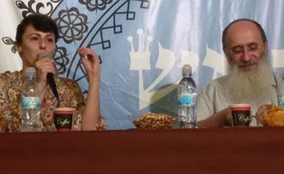 כשהרב שרקי ישב לשיחה עם אורטל בן-דיין