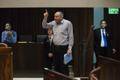 מוטי יוגב תוקף: "זה עמוד הטבח לא עמוד התווך"