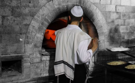 גלריה: כך אופים מצות עבודת יד בבני ברק