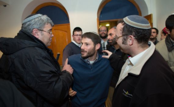 "אתה לא מייצג את הציונות הדתית; תתמודד בפריימריז"