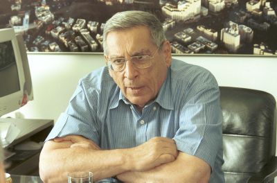 "גנדי נרצח שלוש פעמים, פעמיים ע"י אילנה דיין"