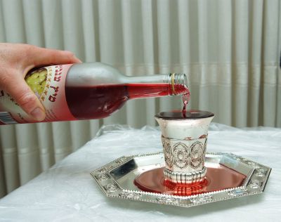 בגלל הרינג: יהודי נדקר במהלך קידוש בבית כנסת