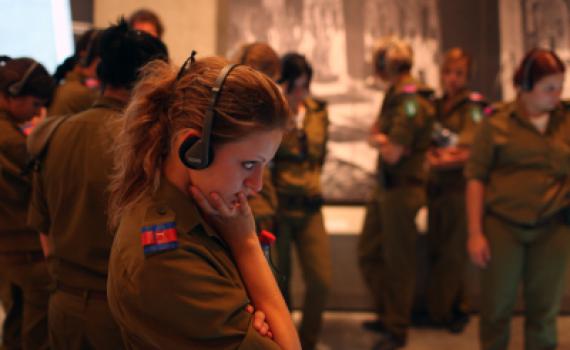 החיילות סירבו לשחק וקיבלו ריתוק ועונש מאסר