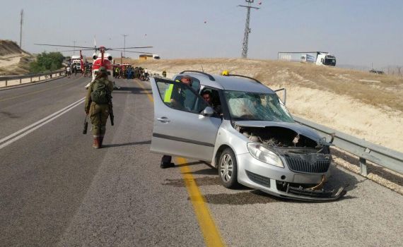 משפחה חרדית נלכדה ברכב: בן 30 נהרג