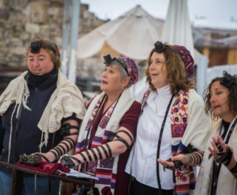 מצפצפות על היועמ"ש: ברכת כהנות נערכה בכותל