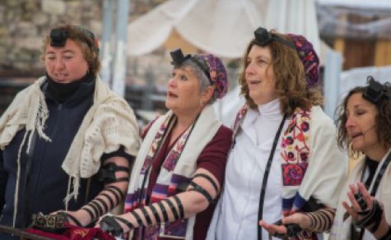 מצפצפות על היועמ"ש: ברכת כהנות נערכה בכותל