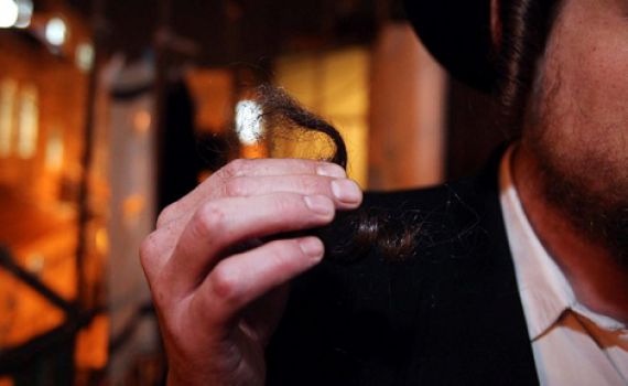 תקדים: המדינה תובעת את הורי ה'יוצאים בשאלה'