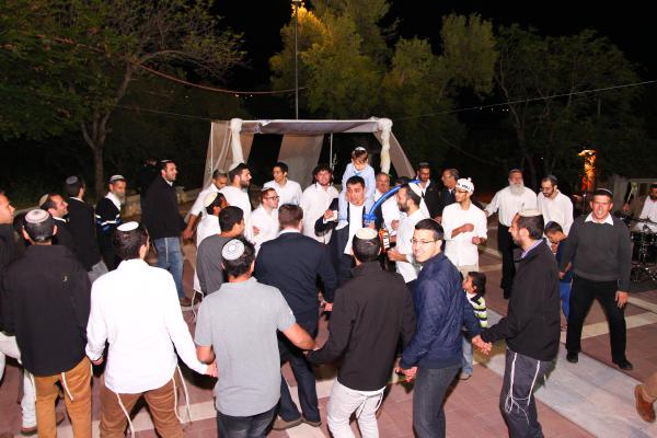 מרגש: כשישיבת ההסדר הפכה לאולם חתונות; צפו