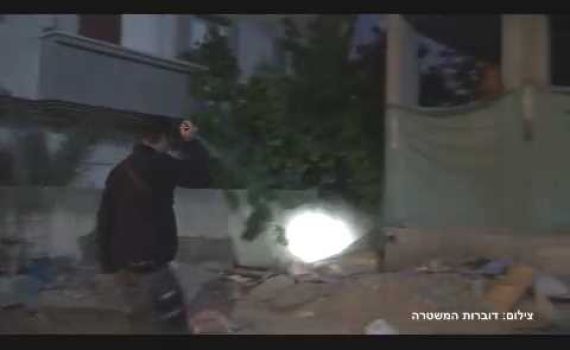 המשטרה פשטה על בתי ערבים בחיפוש אחר נשק