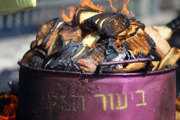 סוף זמן אכילת חמץ; סוף זמן ביעור חמץ