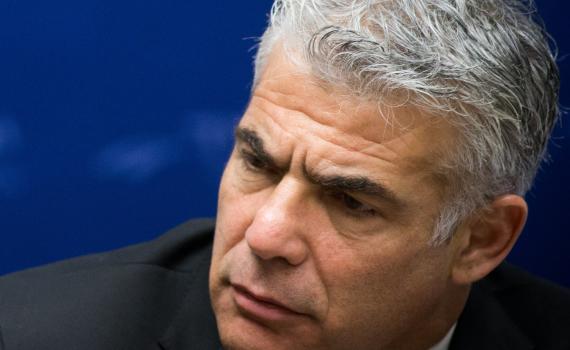 נדחה החוק שיאפשר ליאיר לפיד לערוך חופות